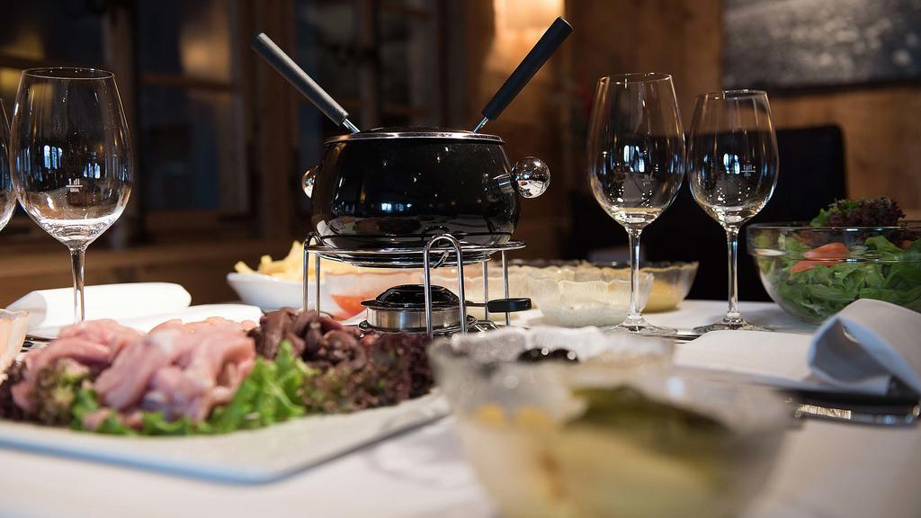 Hotel Des Alpes Superieur Гстаад Екстериор снимка