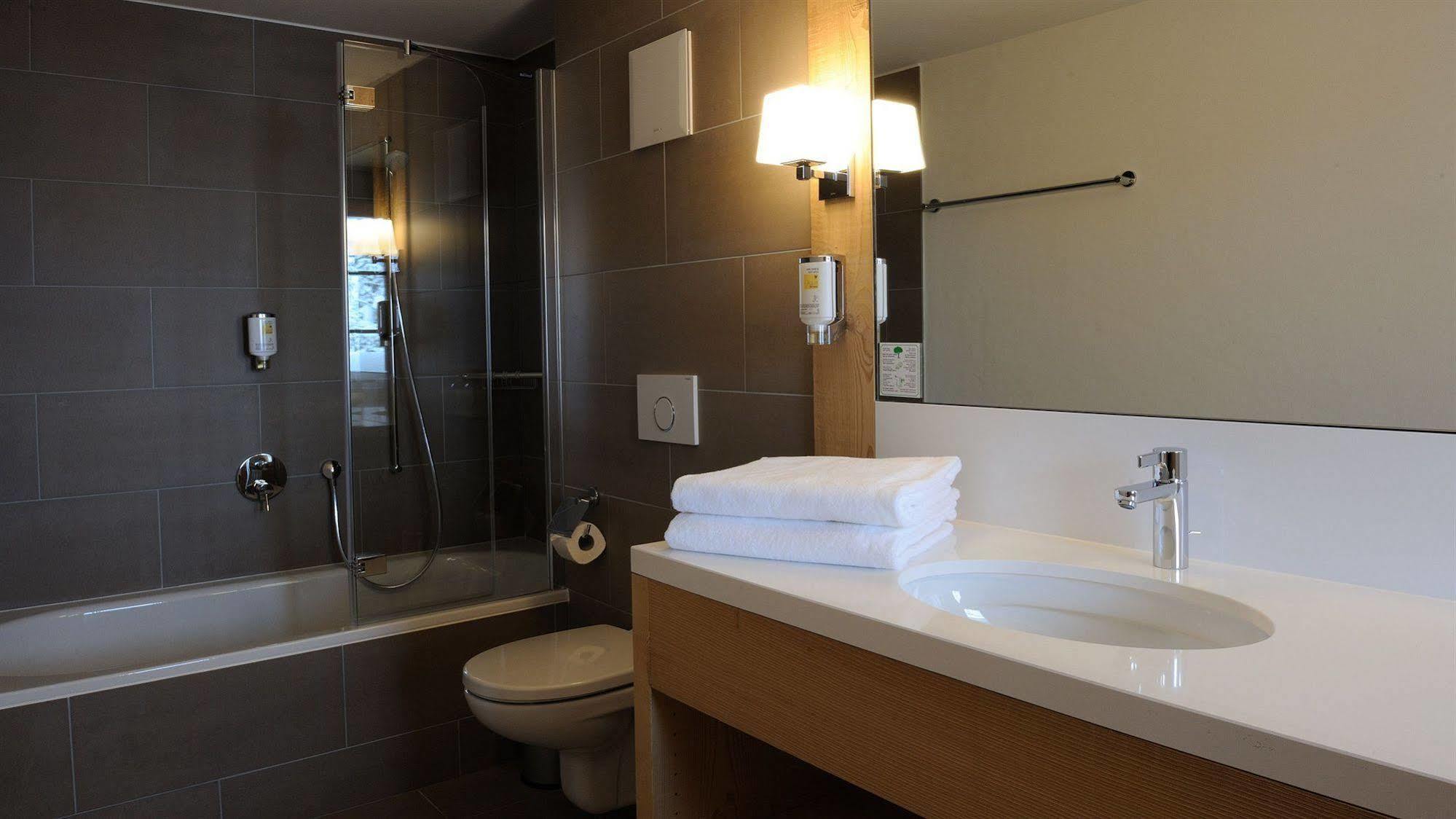 Hotel Des Alpes Superieur Гстаад Екстериор снимка